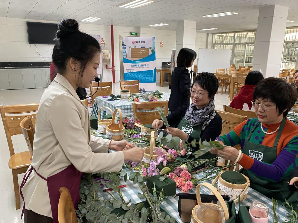 峻德职校承办节日主题花艺沙龙圆满完成！