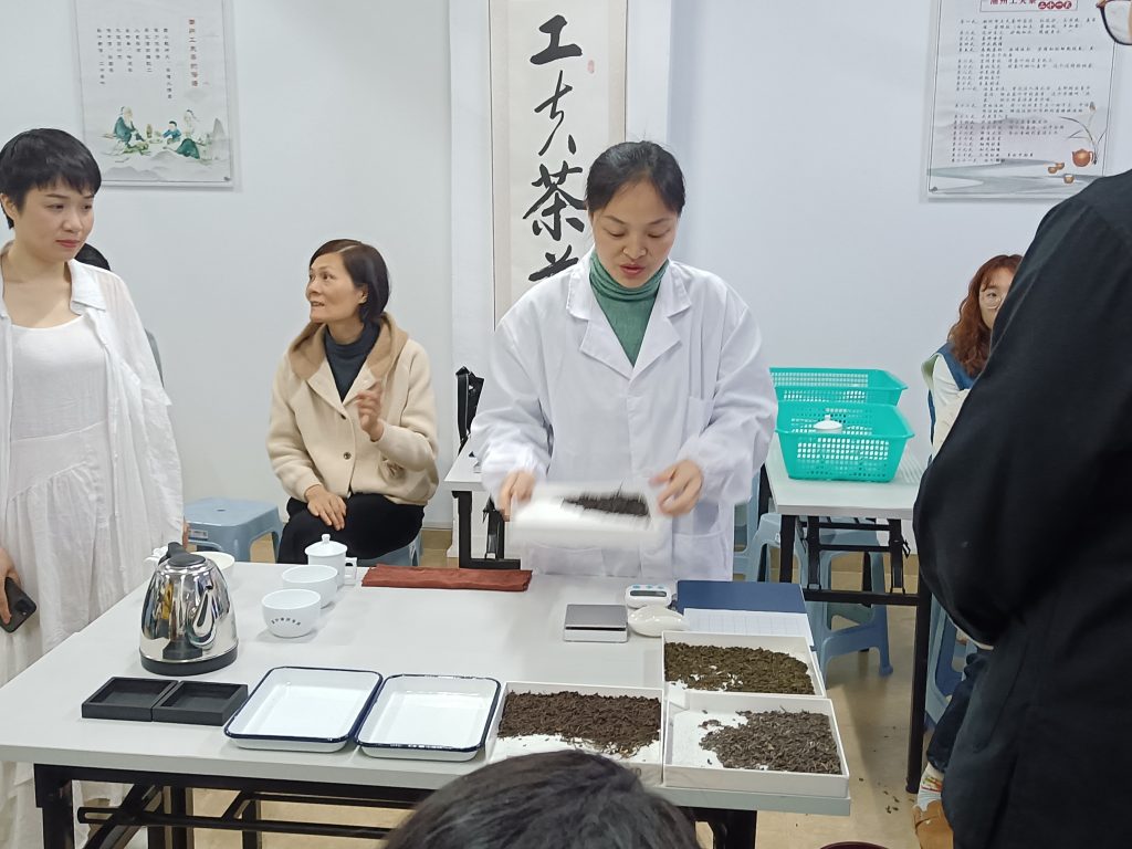 峻德职校——“评茶员考证班”实训课开始啦